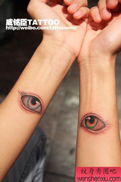 手臂小巧流行的眼睛纹身图案