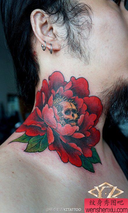 脖子处精美流行的牡丹纹身图案