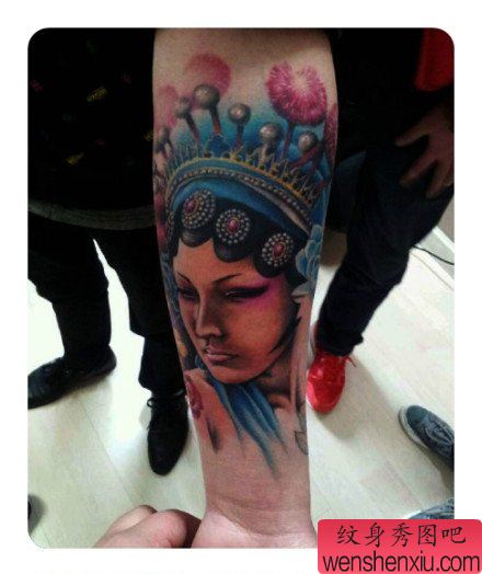 手臂漂亮流行的花旦美女纹身图案