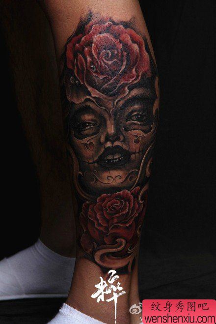 腿部漂亮精美的亡灵装美女与玫瑰纹身图案