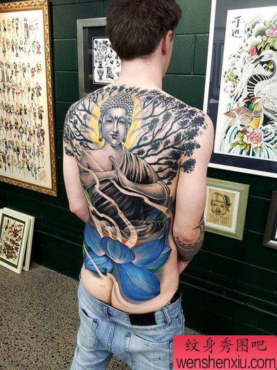 男生后背经典的满背佛纹身图案