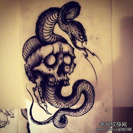 帅气流行的一幅骷髅与蛇纹身手稿