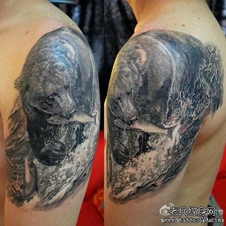 手臂经典很帅黑熊纹身图案