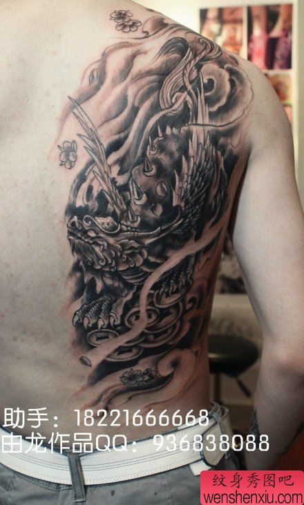男性后背帅气的半背貔貅纹身图案