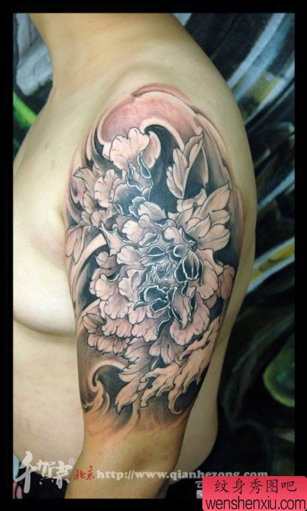 手臂唯美流行的牡丹花纹身图案