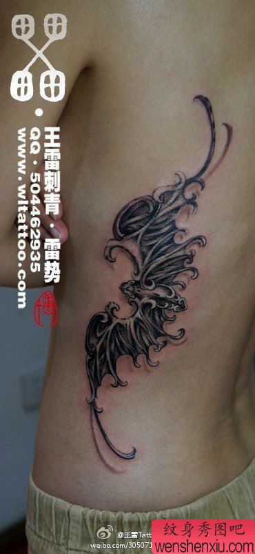 美女侧腰经典很帅的一幅蝙蝠纹身图案