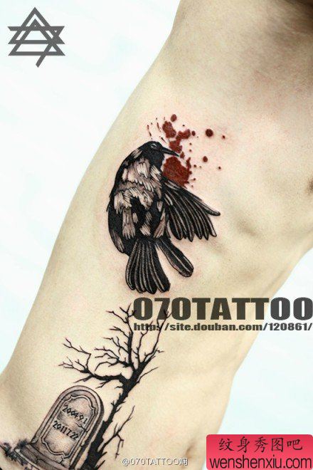 流行超帅是一幅黑白乌鸦纹身图案