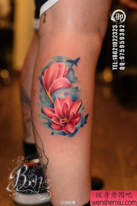 腿部好看精美的花卉纹身图案