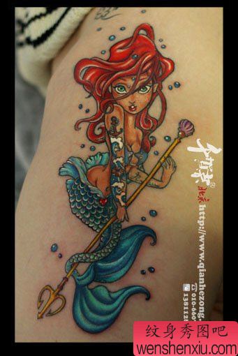 一幅漂亮流行的卡通美人鱼纹身图案