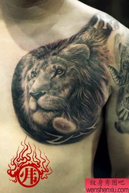 男性前胸很帅经典的狮头纹身图案