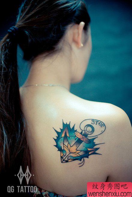 美女肩背精美好看的船锚纹身图案