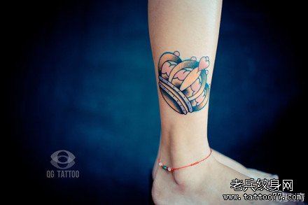 女生腿部精美流行的皇冠纹身图案