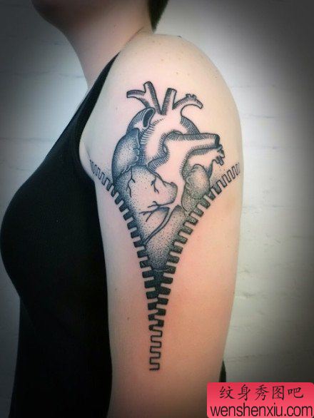 手臂流行经典的心脏纹身图案