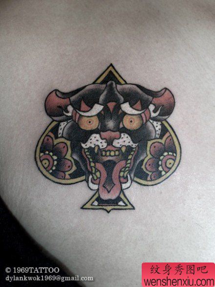 一幅精美很帅的黑桃豹子纹身图案