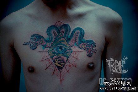 男性前胸超帅很酷的蛇与眼睛纹身图案