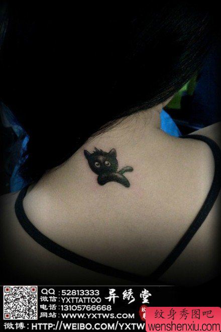 女生后脖子可爱的卡通小猫纹身图案