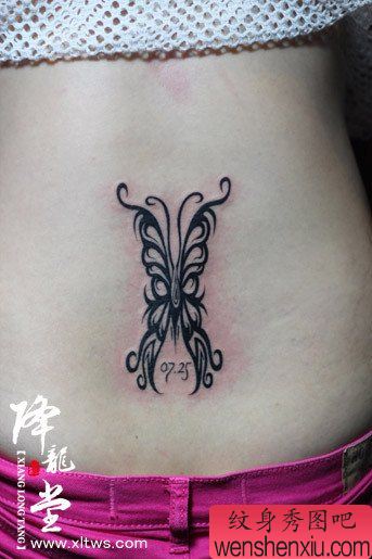 女生后背精美流行的图腾蝴蝶纹身图案