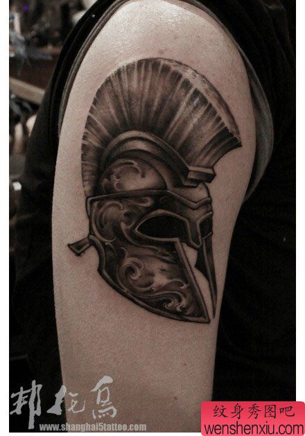 手臂流行很帅的勇士头盔纹身图案