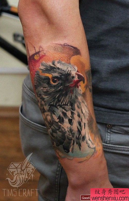 手臂流行很帅的一幅老鹰纹身图案