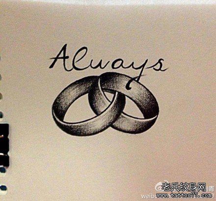 一幅小巧流行的戒指纹身手稿