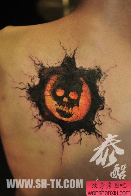 男性后背很帅经典的骷髅纹身图案