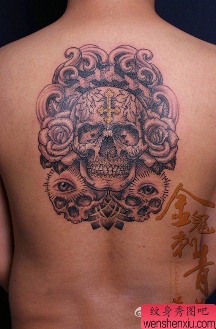 后背流行很帅的骷髅纹身图案