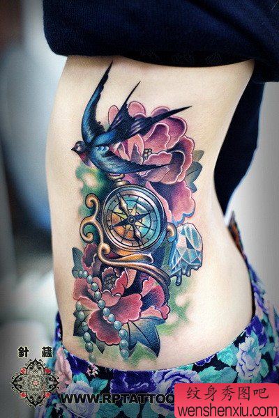 美女腰部流行唯美的指南针燕子牡丹钻石纹身图案