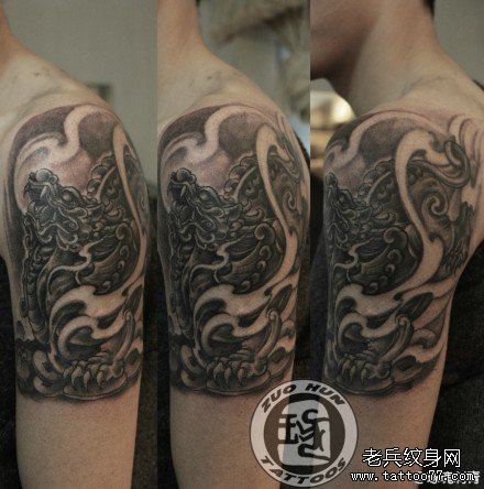 男性手臂经典流行的貔貅纹身图案