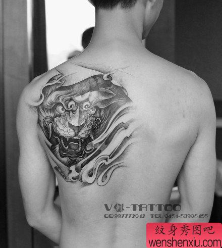 肩背流行很帅的一幅唐狮子纹身图案