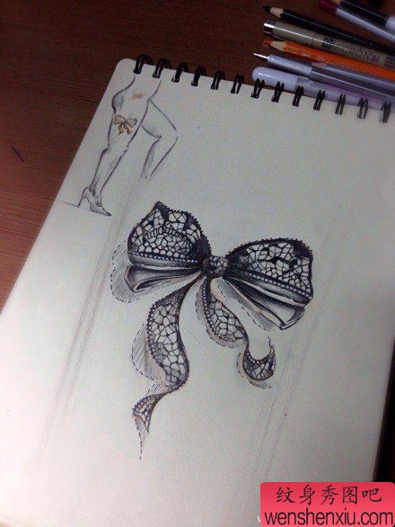 一组流行精美的蕾丝蝴蝶结纹身图案