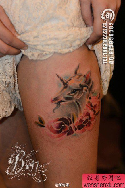 美女腿部唯美好看的独角兽纹身图案