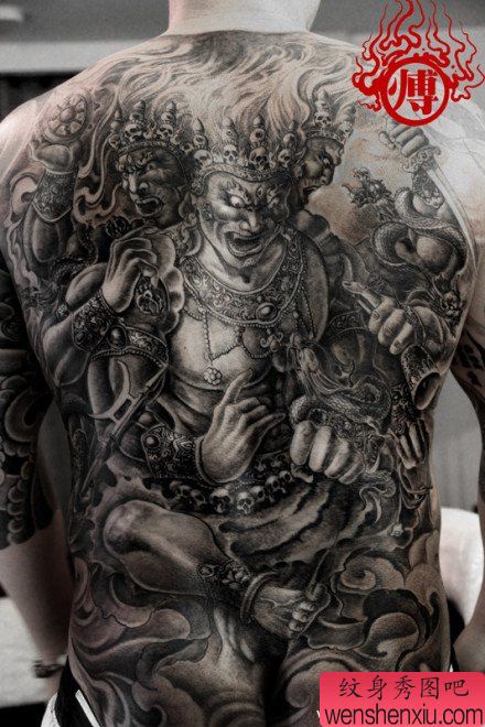 超酷霸气的满背金刚纹身图案
