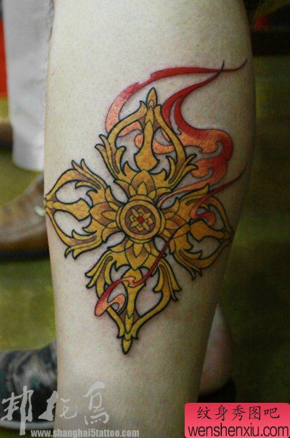 腿部经典流行的一幅金刚杵纹身图案