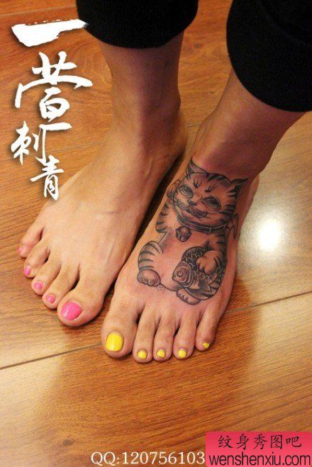 脚背经典唯美的招财猫纹身图案