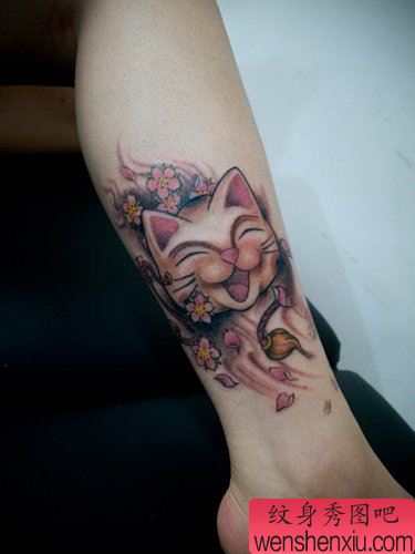 腿部可爱喜感的猫咪纹身图案