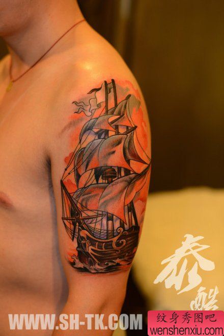 手臂流行精美的帆船纹身图案