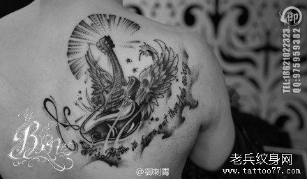 肩背流行经典的吉他纹身图案