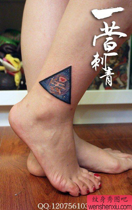 腿部精美流行的三角星空纹身图案