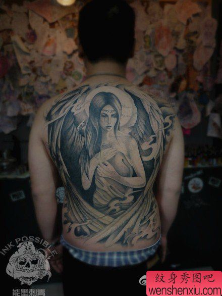 男生后背很酷经典的满背天使纹身图案