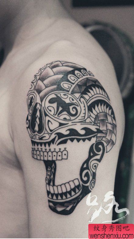 手臂流行流行的一幅图腾骷髅纹身图案