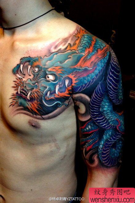 流行霸气的一幅披肩龙纹身图案