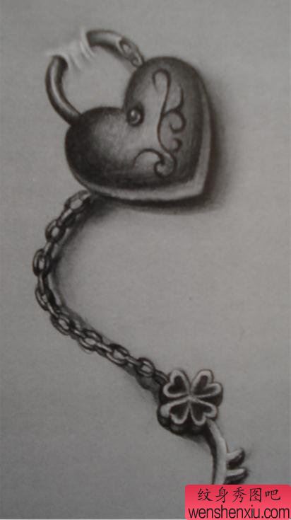 一幅精致的爱心锁钥匙纹身手稿