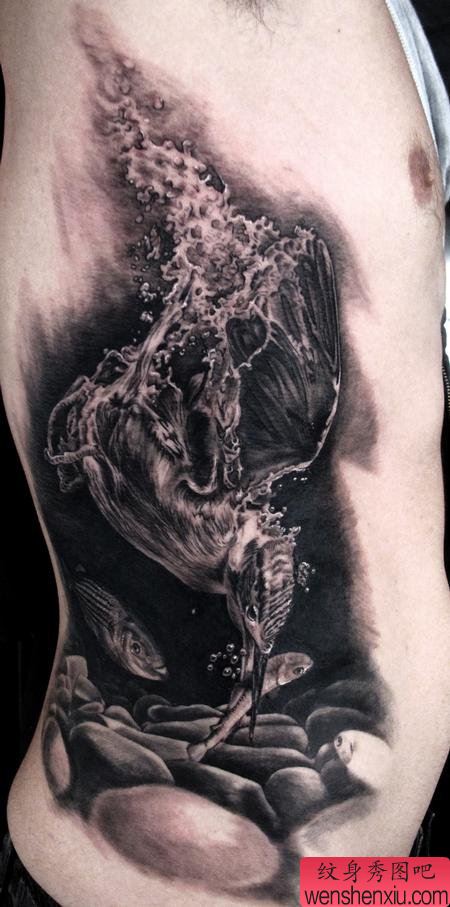 推荐侧腰上一幅鸟纹身作品