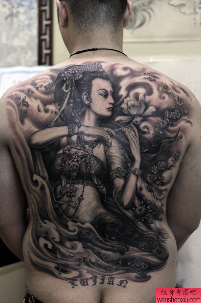 推荐一幅经典的满背飞天纹身作品