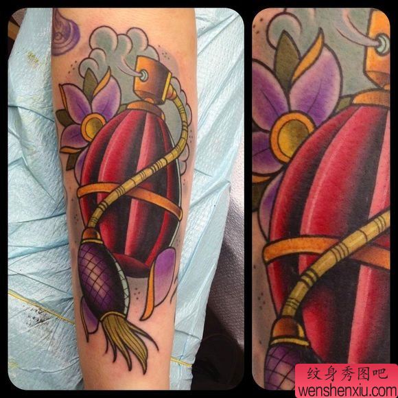 一幅欧美风格手雷纹身图案