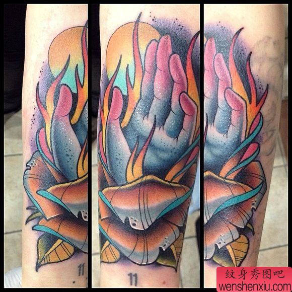 小臂上一幅欧美风格手纹身图案
