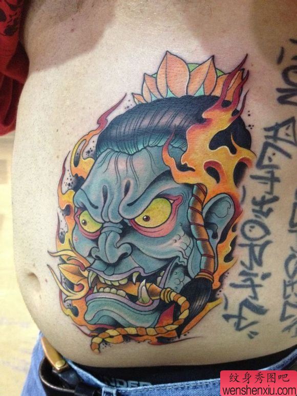 一幅腹部欧美般若纹身图案