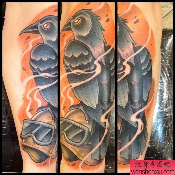 为大家推荐一幅黑色乌鸦纹身图案