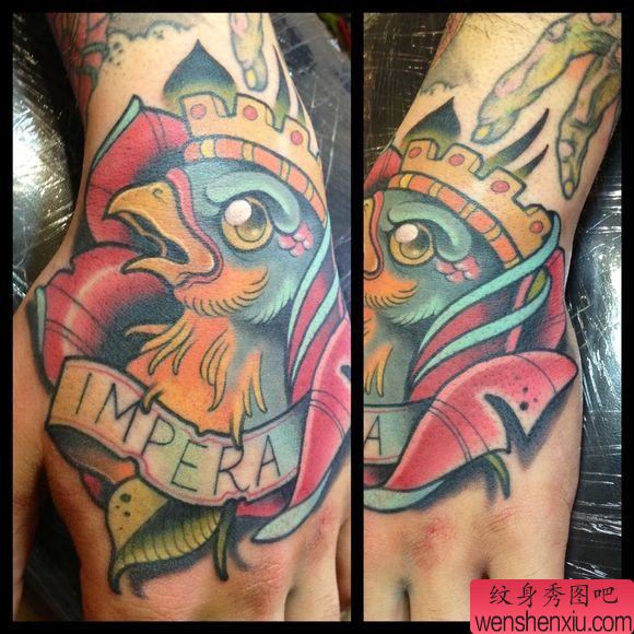 手背上一幅school风格小鸟纹身图案