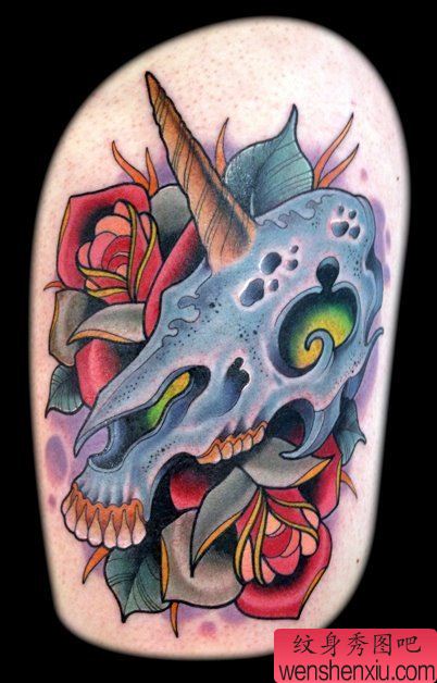 老兵纹身秀图吧为您推荐一幅school风格独角兽骷髅纹身图案
